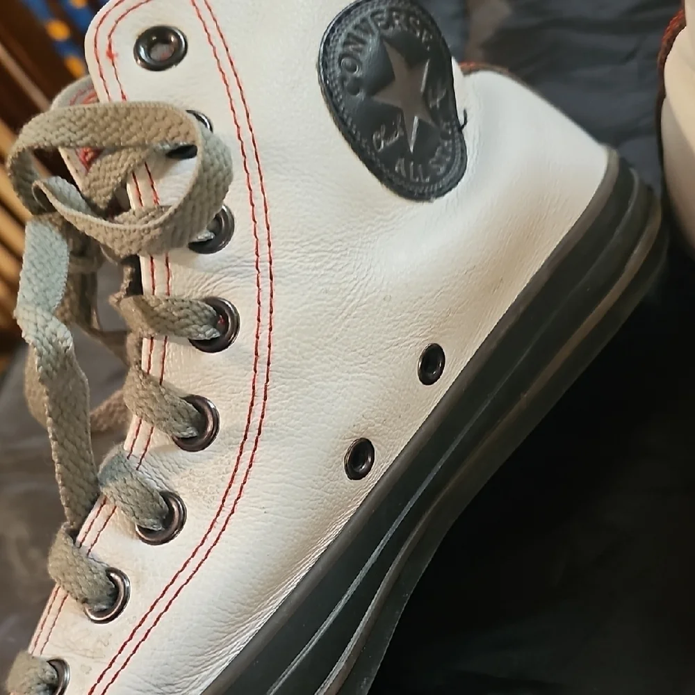 Converse Chuck Taylor All Star White,Black Red Leather High-Tops Size M6.5/W8.5